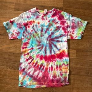 Simple tie die t shirt